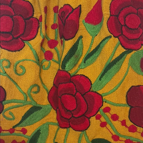 Handcrafted Floral Embroidered Tote Bag - Roses - Picture 3 of 3